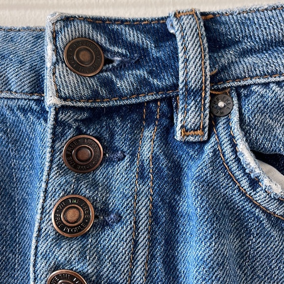 We the Free Raw Hem Distressed Jean Mini Skirt Size 24 Pockets Frayed - Picture 2 of 4